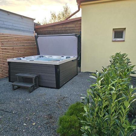 Apartmany Centro & Jacuzzi Пьештяни Экстерьер фото