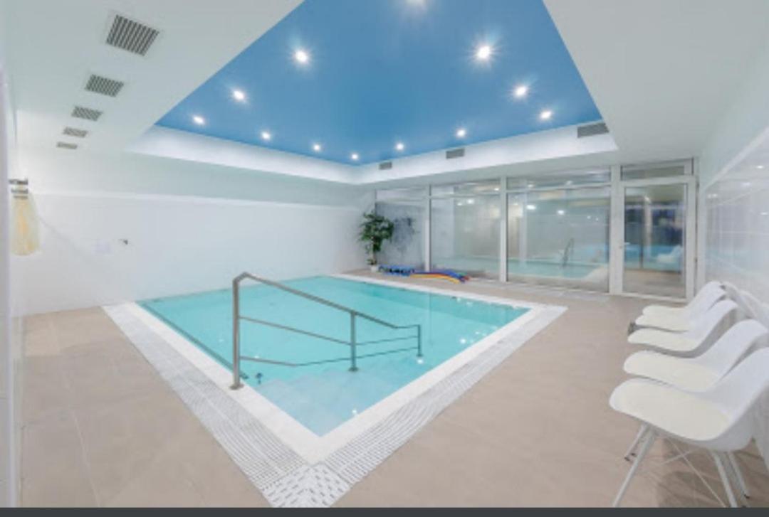 Apartmany Centro & Jacuzzi Пьештяни Экстерьер фото